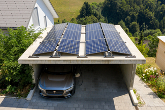 Carport mit Photovolataikanlage auf dem Dack, 12 Module